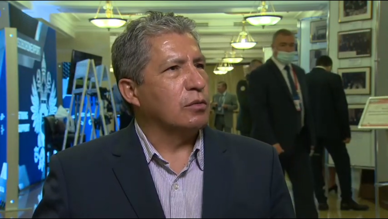 Ministro de Defensa de Bolivia: El envío de vacunas de Rusia ha sido fundamental