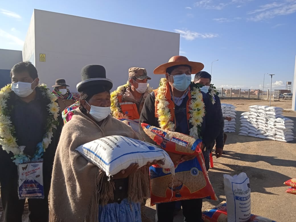 Defensa Civil entrega 12,3 t de alimento para 298 familias damnificadas por heladas en Turco