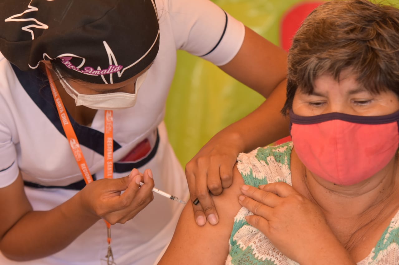 Gobierno prevé vacunar a toda la población contra el COVID-19 hasta septiembre