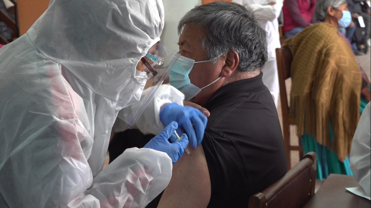 Cajas de salud se descongestionan de pacientes gracias al plan piloto de vacunación masiva contra el COVID-19