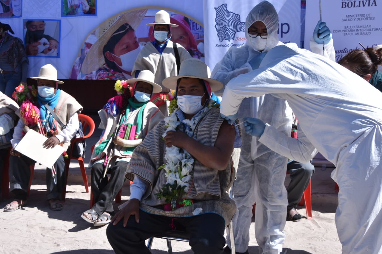 Bolivia registra otro récord con 96.762 personas vacunadas contra el COVID-19 en un día