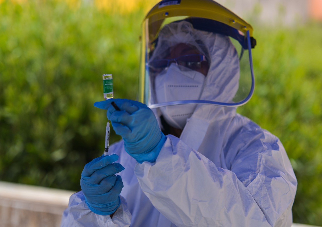 Organizan conferencia virtual sobre variantes, vacunación y prevención contra el COVID-19