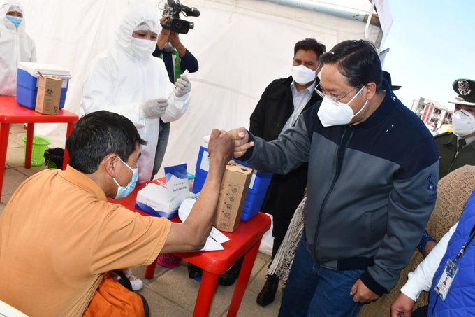 Presidente destaca que más de 2 millones de personas recibieron el esquema completo de vacunas contra el COVID-19