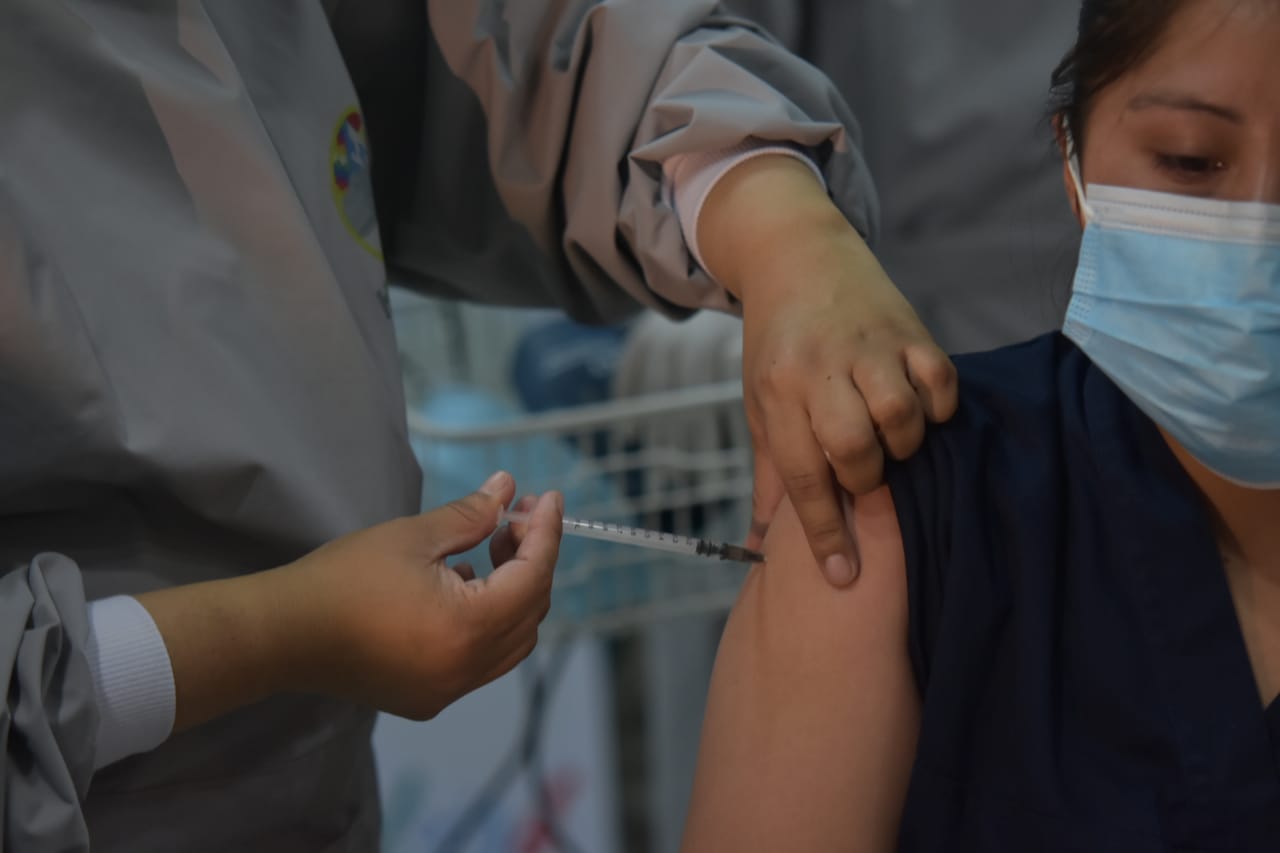 Cochabamba llega al 41% de meta de vacunación regional contra el COVID-19 para adolescentes de 12 a 17 años