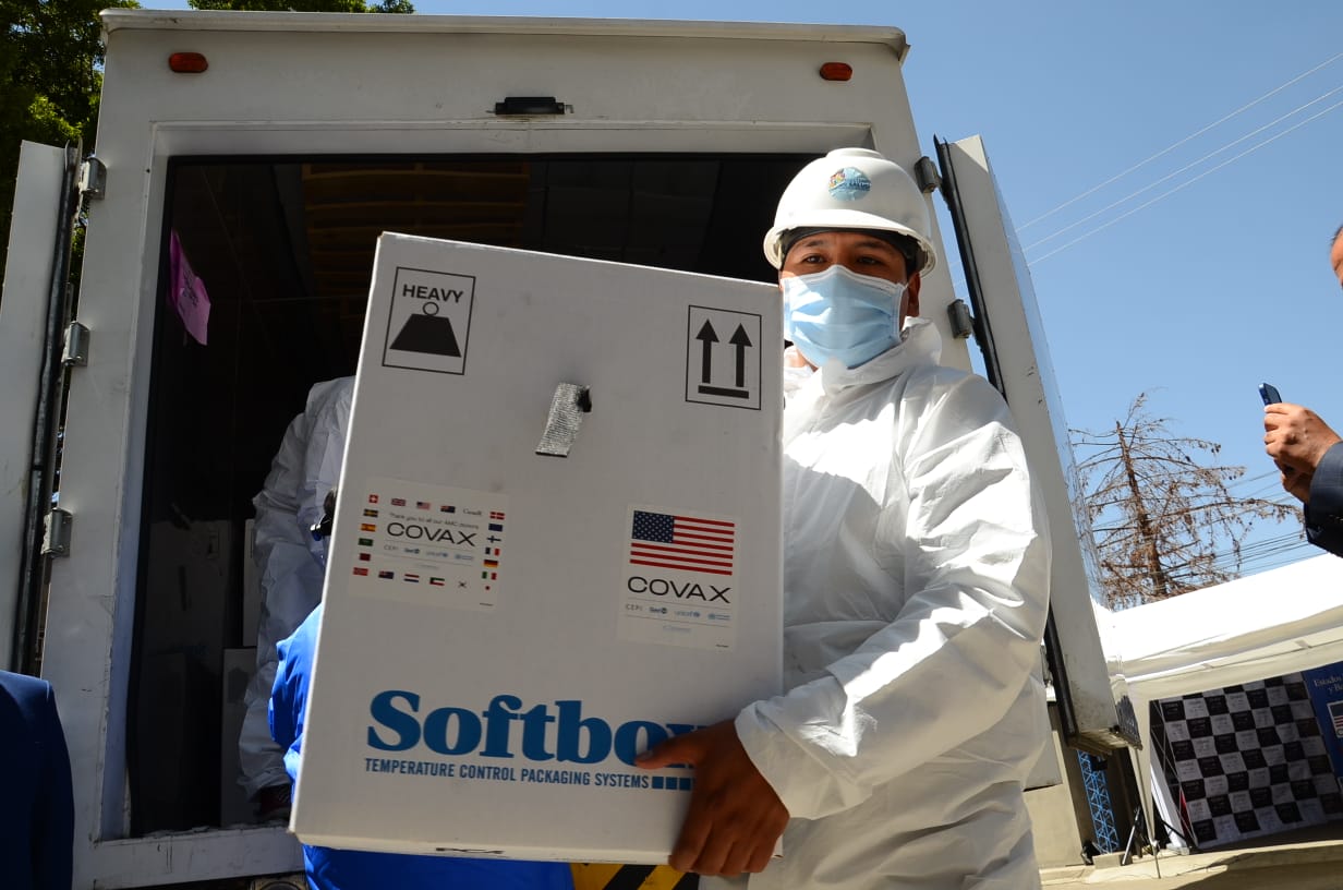 Cochabamba comienza vacunación de contra el COVID-19 a menores de 16 Y 17 años con 100.000 dosis