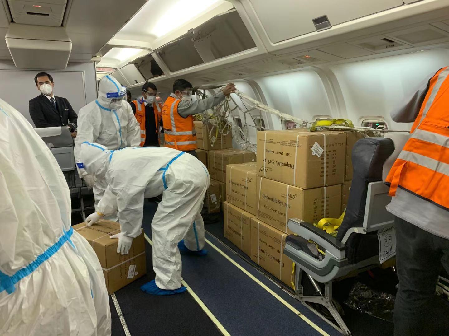 Presidente Arce confirma que la aeronave con las 200.000 vacunas Sinopharm ya está en camino