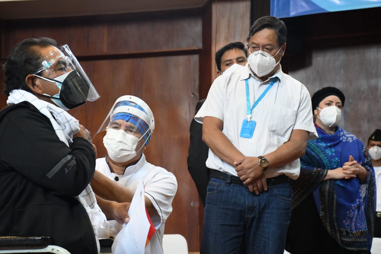 Enfermo renal vacunado en Cochabamba: “Nos están dando una esperanza para volver a vivir”