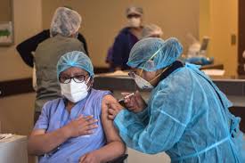 Presidente Arce destaca que en tres meses se logró garantizar la vacunación gratuita y masiva