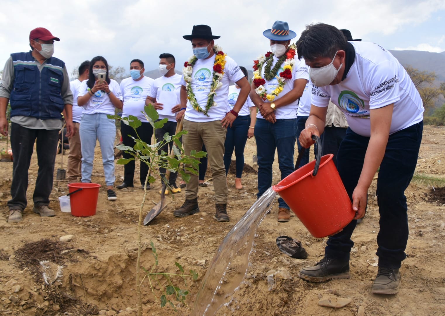 Vicepresidente exhorta a jóvenes a cuidar la unidad del pueblo y a respetar a la Pachamama