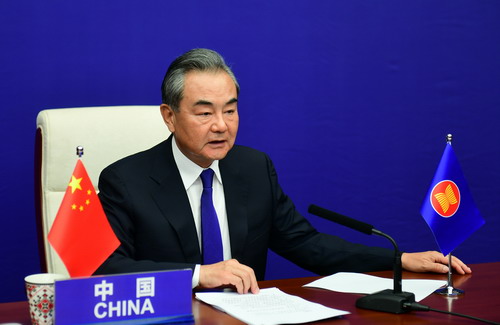 China insta a EEUU y la OTAN a que asuman responsabilidad por la migración de Afganistán