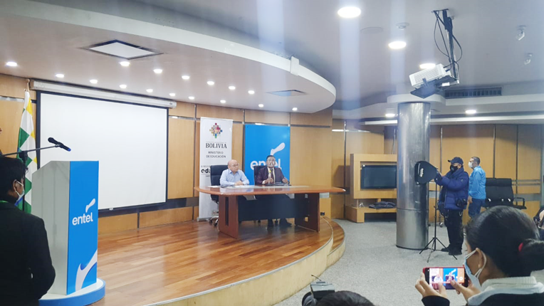 Entel beneficia a maestros y estudiantes de Santa Cruz con 20% de descuento en oferta de paquetes de teleducación