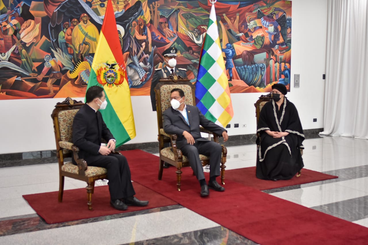 Presidente Arce recibe cartas credenciales de embajadores de China, España y Uruguay