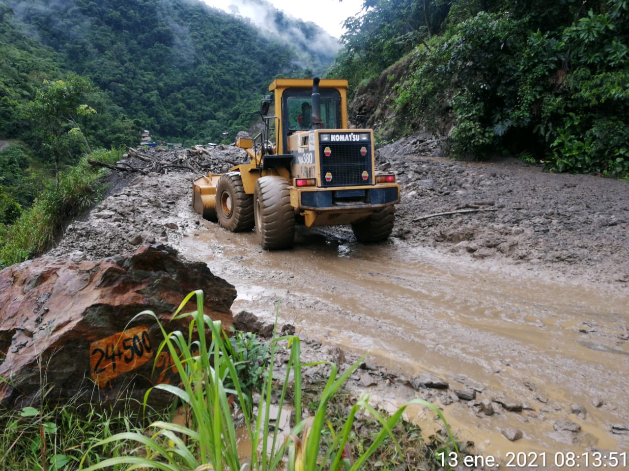 La ABC atiende derrumbes en la región de los Yungas de La Paz y habilita pasos provisionales