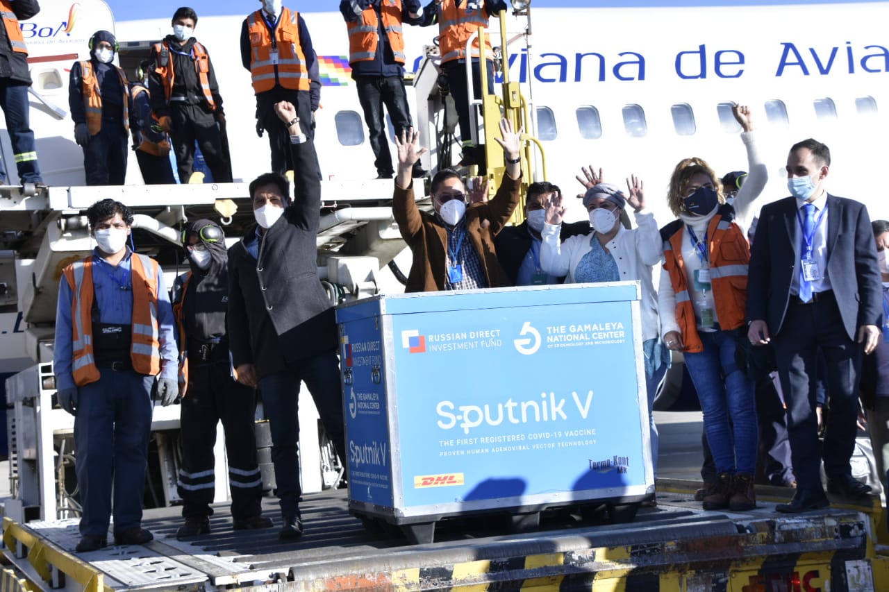 Presidente recibe primer cargamento de vacuna rusa contra el coronavirus: “Muy bien, buen trabajo”