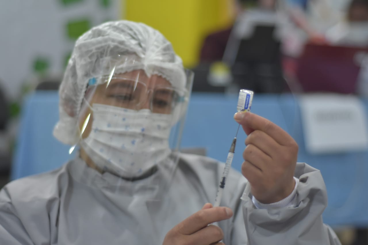 Enfermera de El Alto: “La vacuna es una esperanza de vida que nos va a salvar a todos”