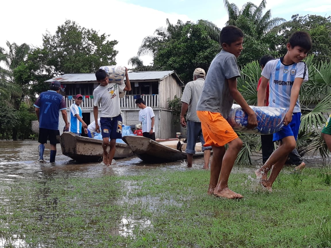 Defensa traslada 16 tn de vituallas y medicinas para casi 800 familias afectadas por riadas en el TIPNIS