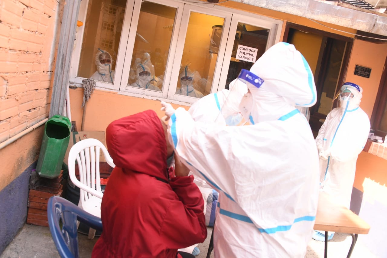 COVID-19: Ministerio de Salud realiza pruebas de antígeno nasal en asilo y cárcel de mujeres