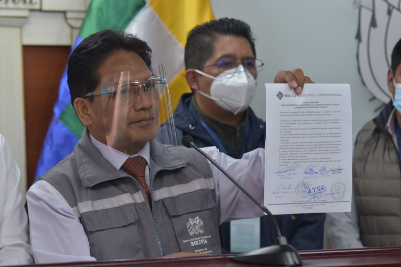 Firman acta que garantizará calidad de computadoras y venta a precio justo desde el 10 de marzo