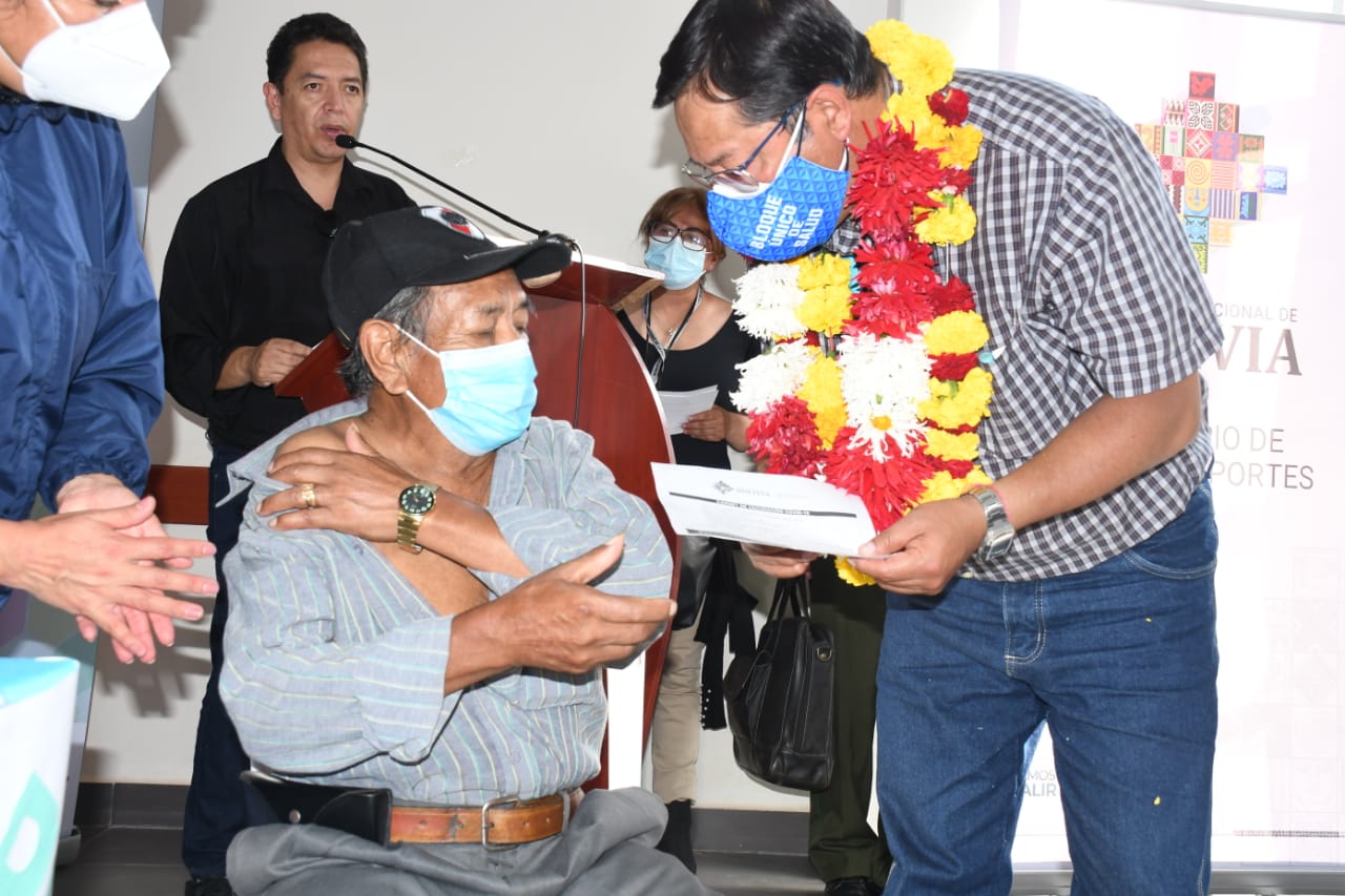 Presidente Arce destaca el inicio de la vacunación masiva anticovid en Chuquisaca y Tarija