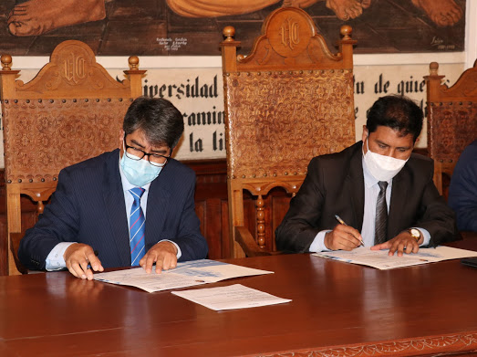 Universidad San Francisco Xavier de Chuquisaca se suma a la vacunación masiva contra el COVID-19