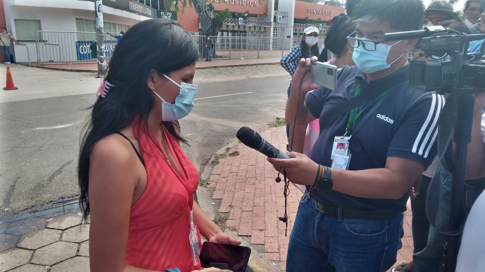 Candidata a concejal de Voces se victimiza y niega agresión a periodista de Patria Nueva