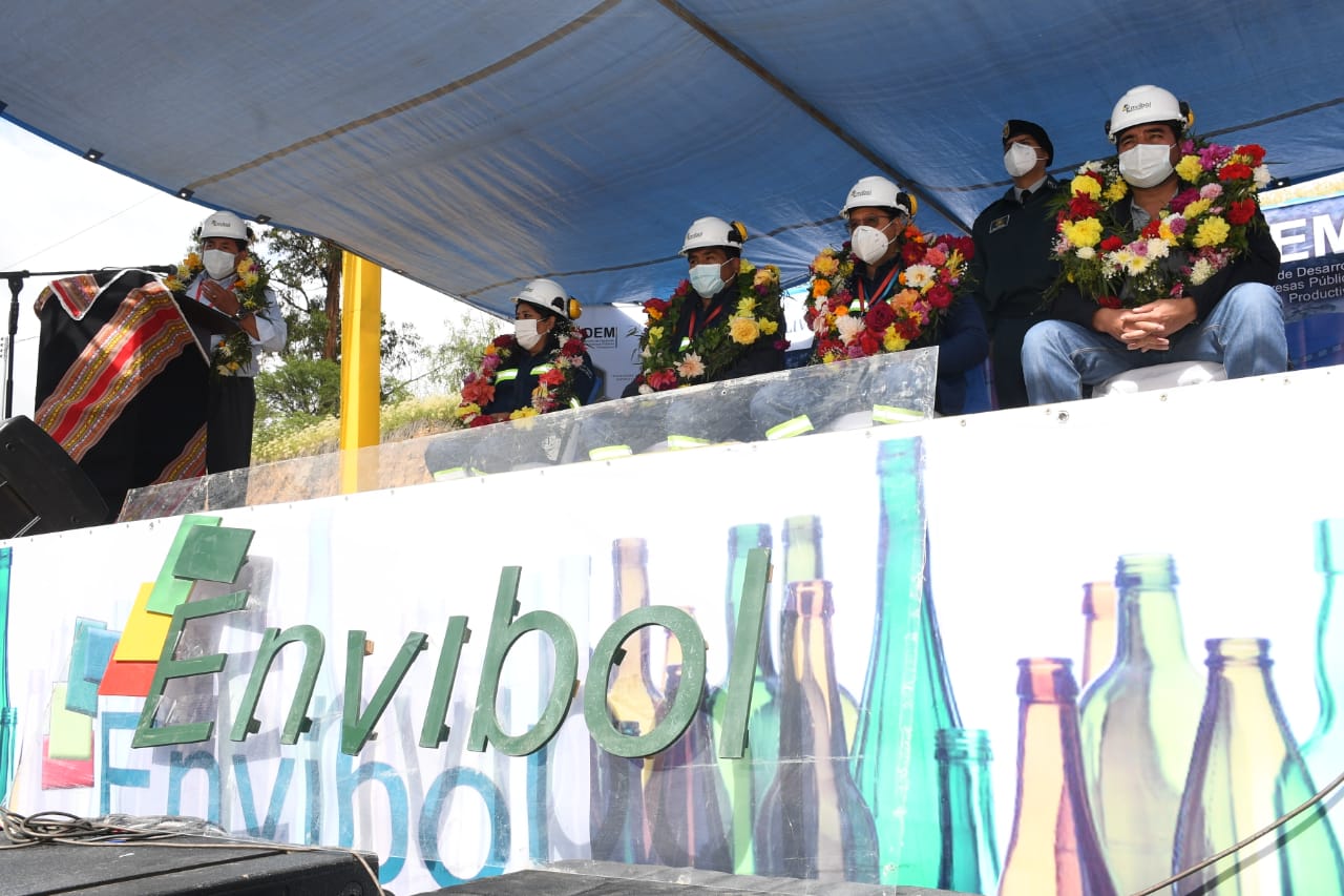 Gobierno reactiva fábrica de envases de vidrio de Chuquisaca y firma dos contratos de venta (Adelanto)