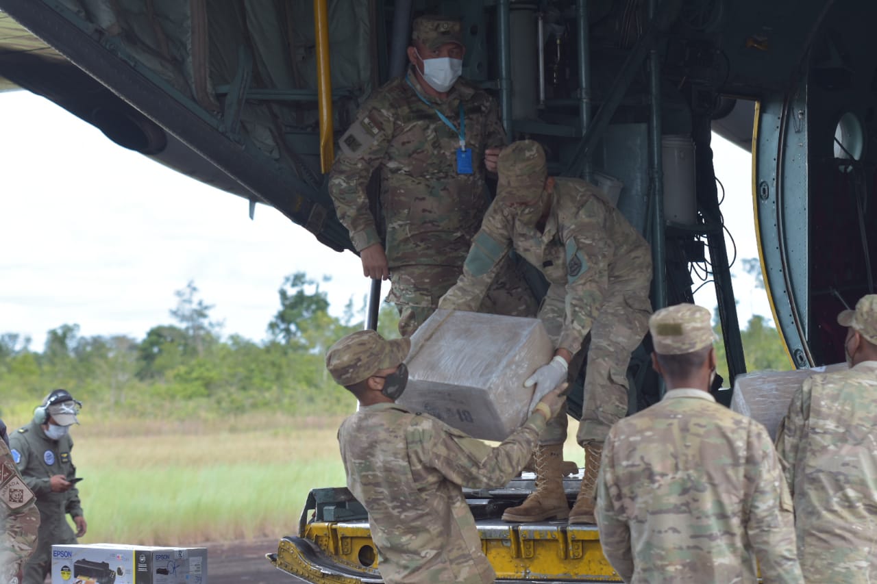 Avión Hércules llega a Beni con seis toneladas de medicamentos e insumos para Guayaramerín y Riberalta