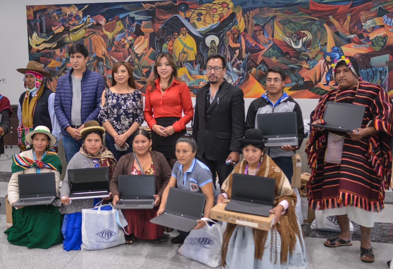 Gobierno fortalece las radios de los pueblos originarios con nuevo equipamiento (amplia)