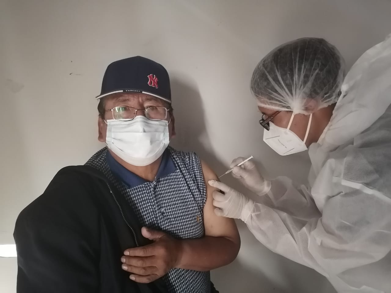 Ministro de Salud destaca que vacunación masiva superara la aplicación de 32.000 dosis al día