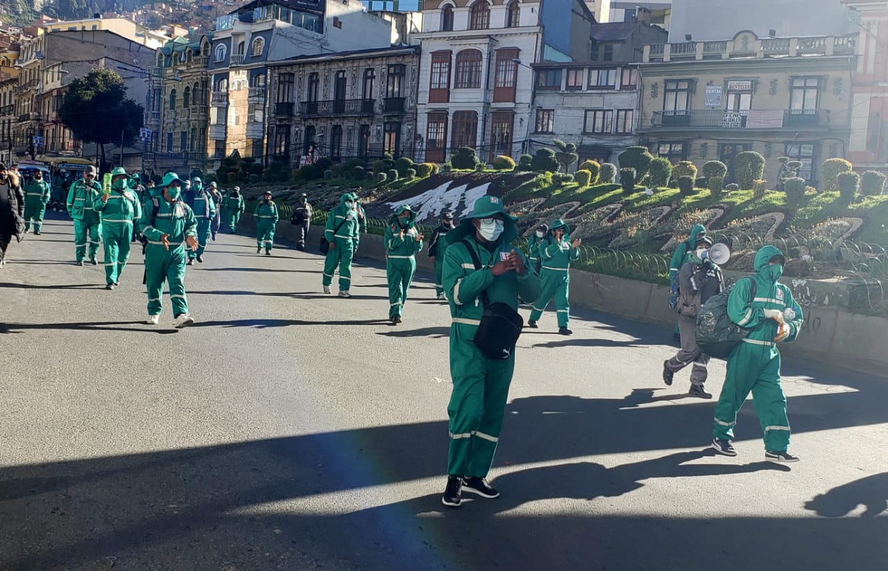 Trabajadores de La Paz Limpia cumplen quinto día de paro en demanda de sus salarios adeudados