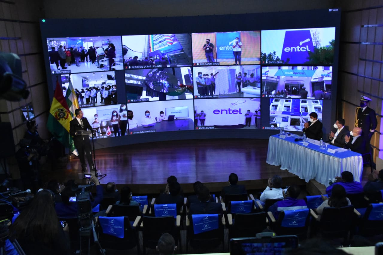 Presidente Arce destaca rol estratégico de Entel y pide apostar a un mayor servicio de internet para el país