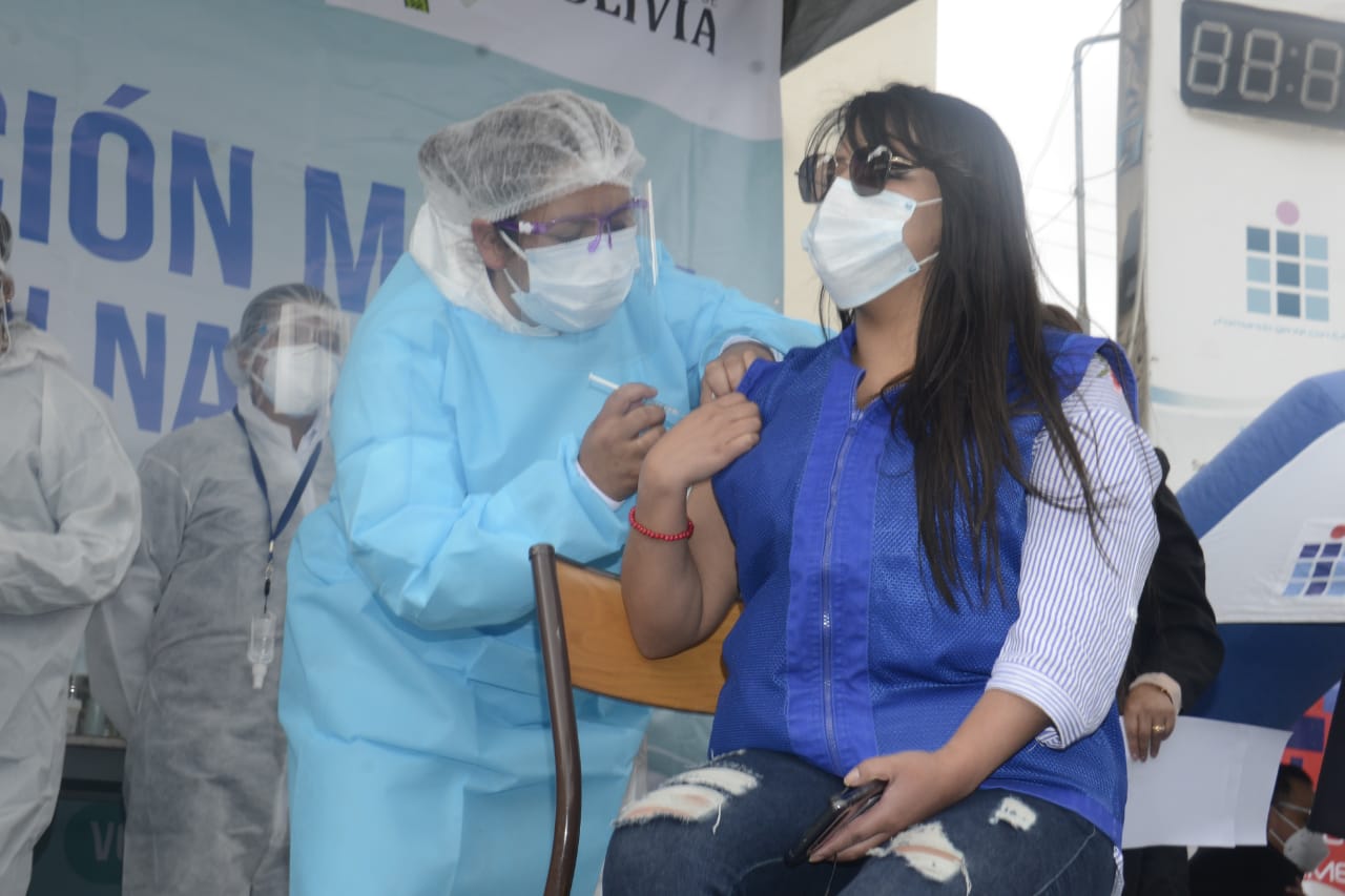 Viceministra de Comunicación confirma instalación de puntos específicos de vacunación para trabajadores de la prensa
