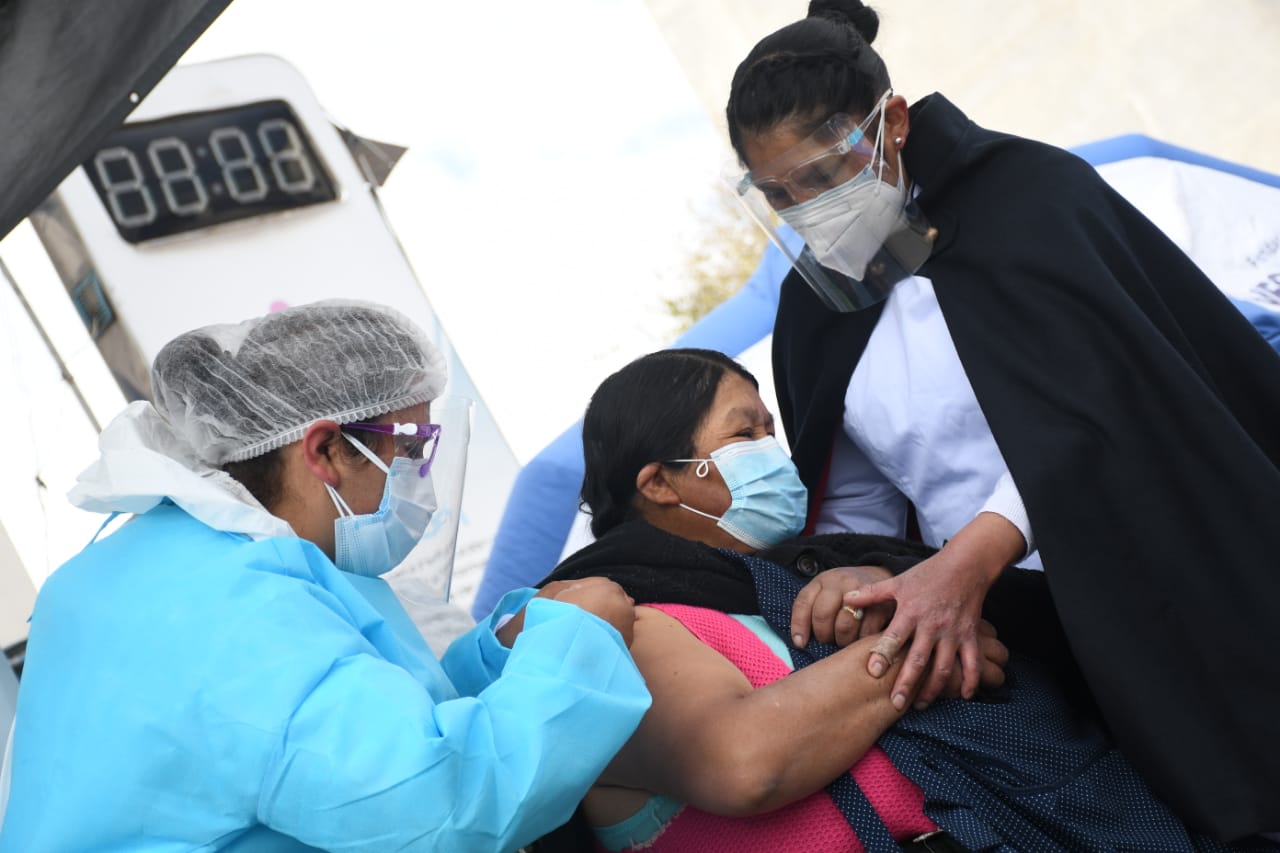 Sedes anuncia inicio de la vacunación masiva a partir del lunes en Oruro