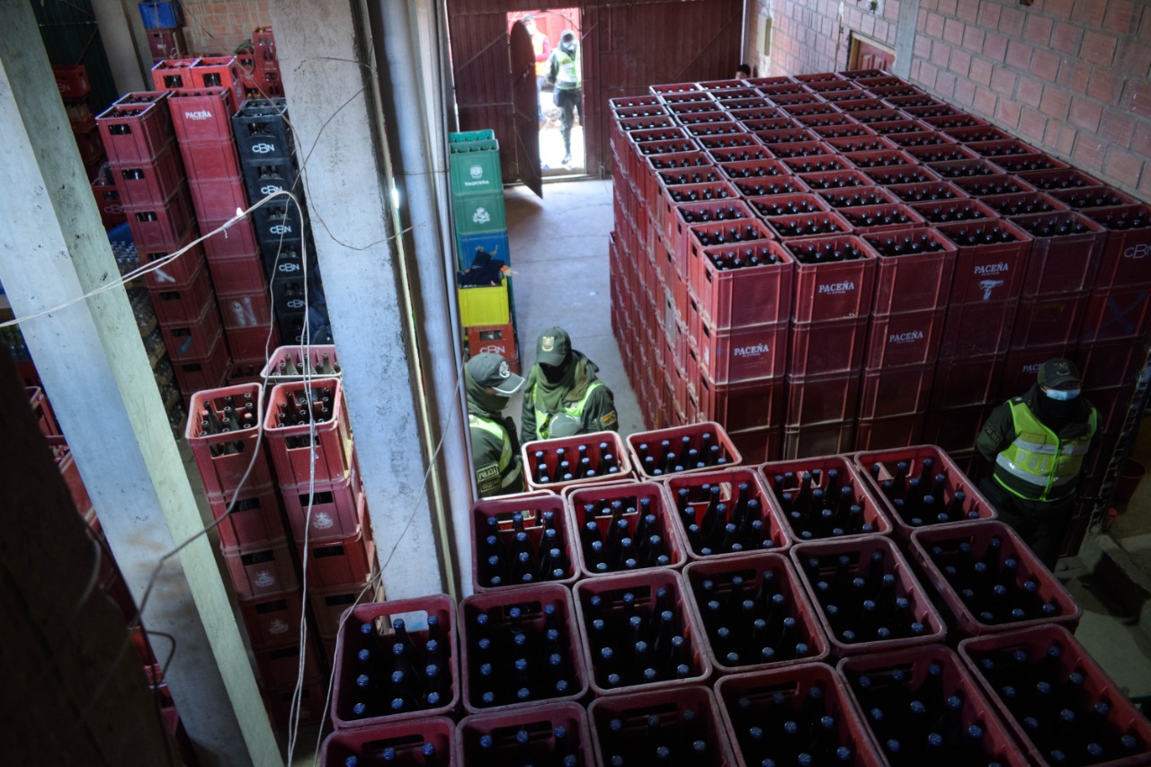 Dictan detención preventiva para siete imputados por falsificación de cerveza