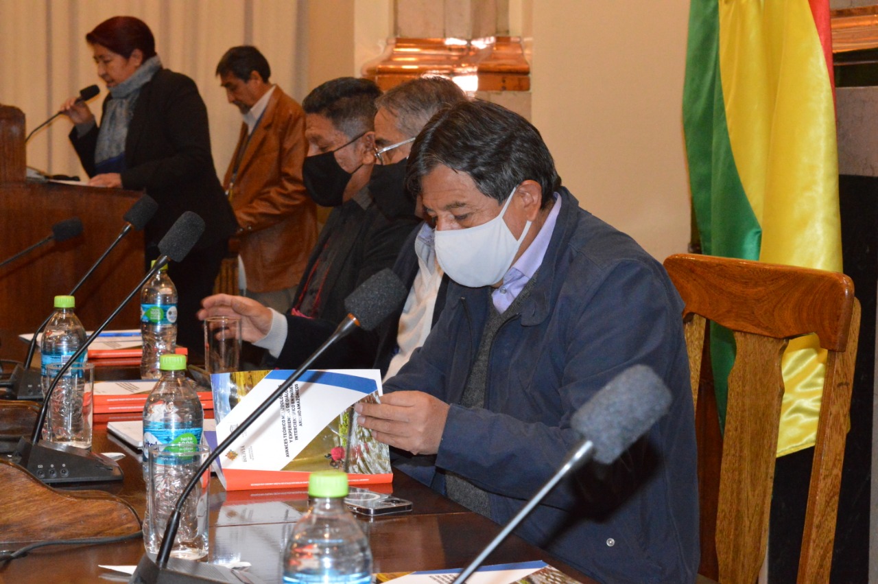 Presentan el libro Avances Teóricos Metodológicos y Experiencias de Diálogo Intercientífico en Países Andino Amazónicos