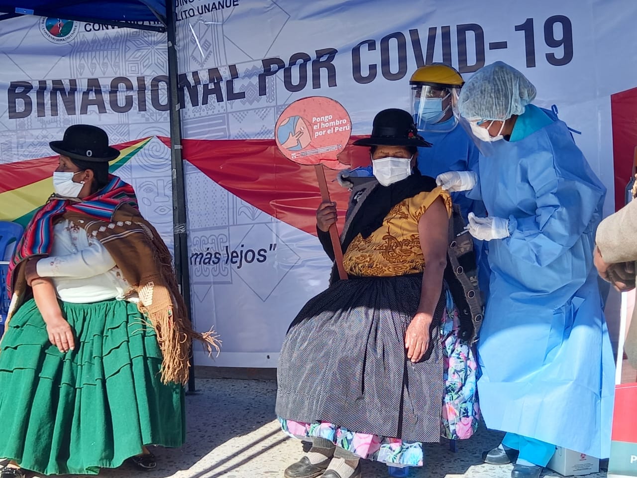 Bolivia y Perú activan vacunación masiva contra el COVID-19 en la frontera de Desaguadero