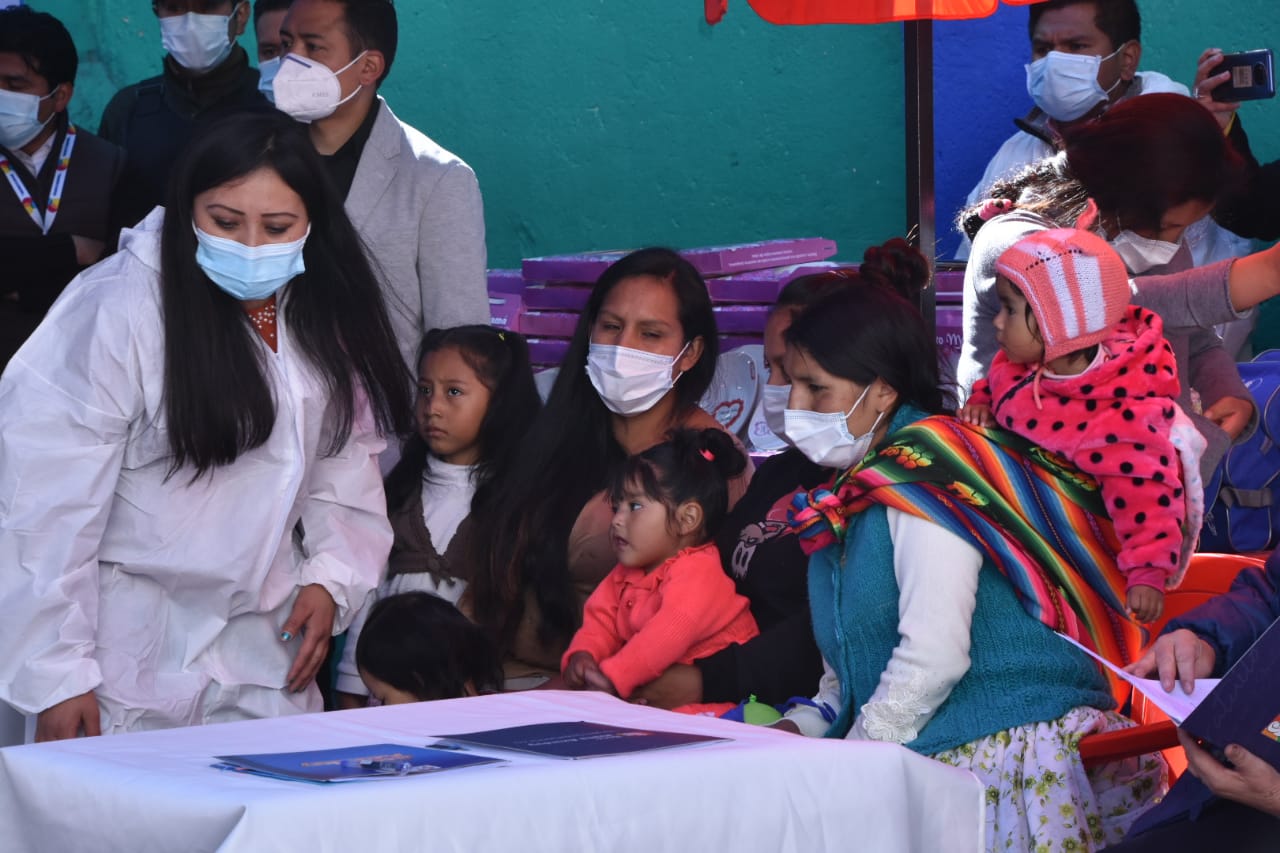 Ministro de Salud destaca reducción de casos COVID-19 en cárceles del país