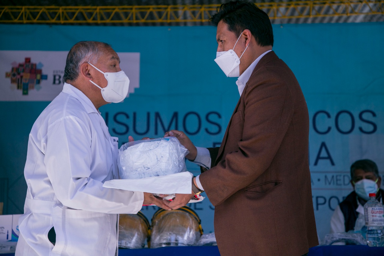 Salud entrega insumos y medicamentos al complejo hospitalario de Miraflores de La Paz