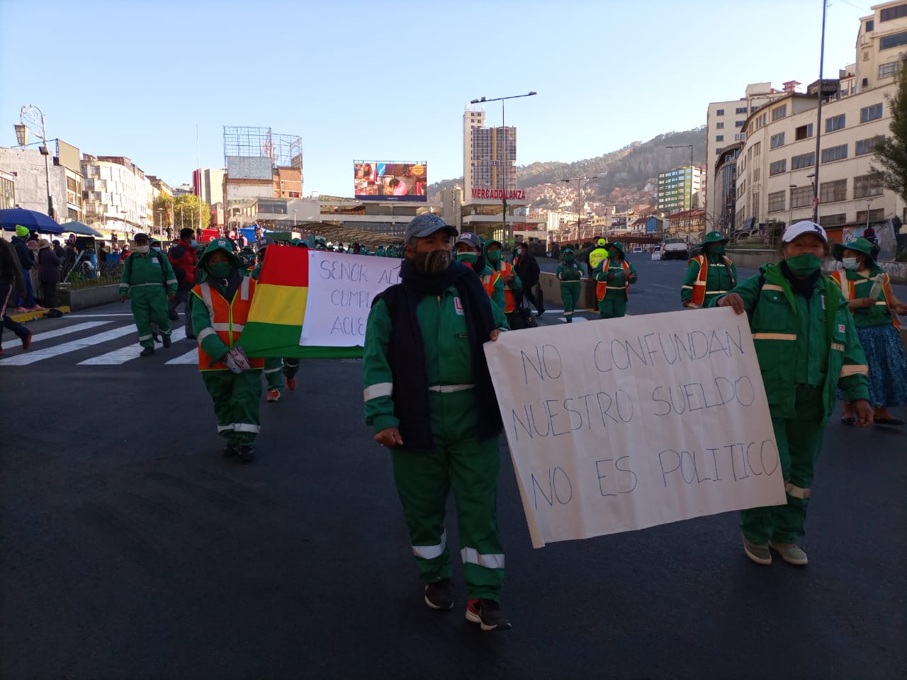 Trabajadoras de La Paz Limpia imploran el pago de sueldos adeudados para cubrir sus necesidades
