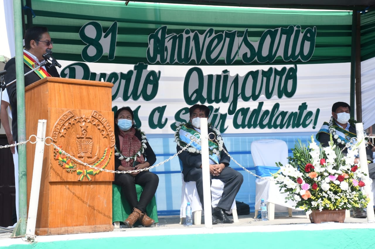 Presidente acompaña celebración del 81 aniversario de Puerto Quijarro y anuncia obras