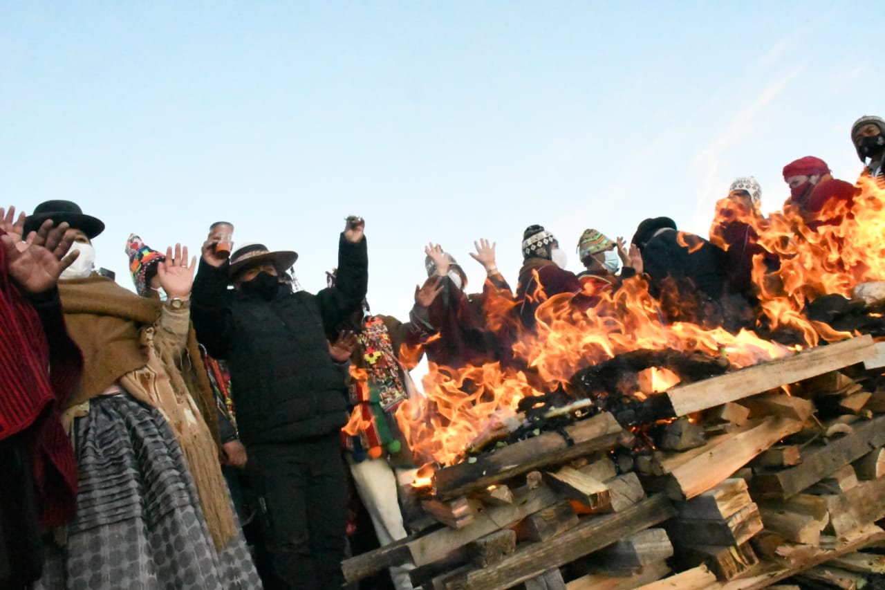 Gabinete ministerial celebra el Año Nuevo Andino Amazónico y del Chaco 5529 en distintos puntos sagrados del país