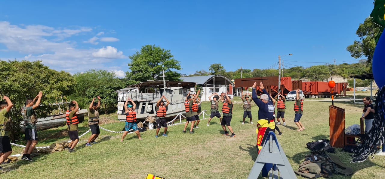 Efectivos navales participan del Curso de Capacitación en Técnicas de Rescate en Puerto Quijarro