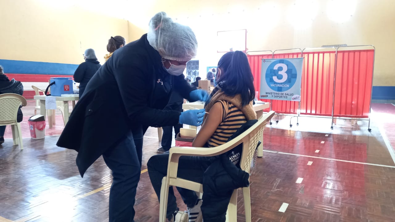 Vicepresidente sobre vacunación a mayores de 18 años: Los bolivianos tienen la oportunidad de proteger la vida