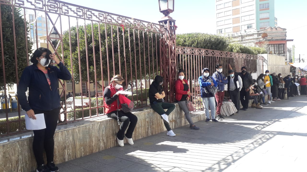 Ministro de Salud destaca afluencia de la población en los puntos de vacunación abiertos para mayores de 18 años