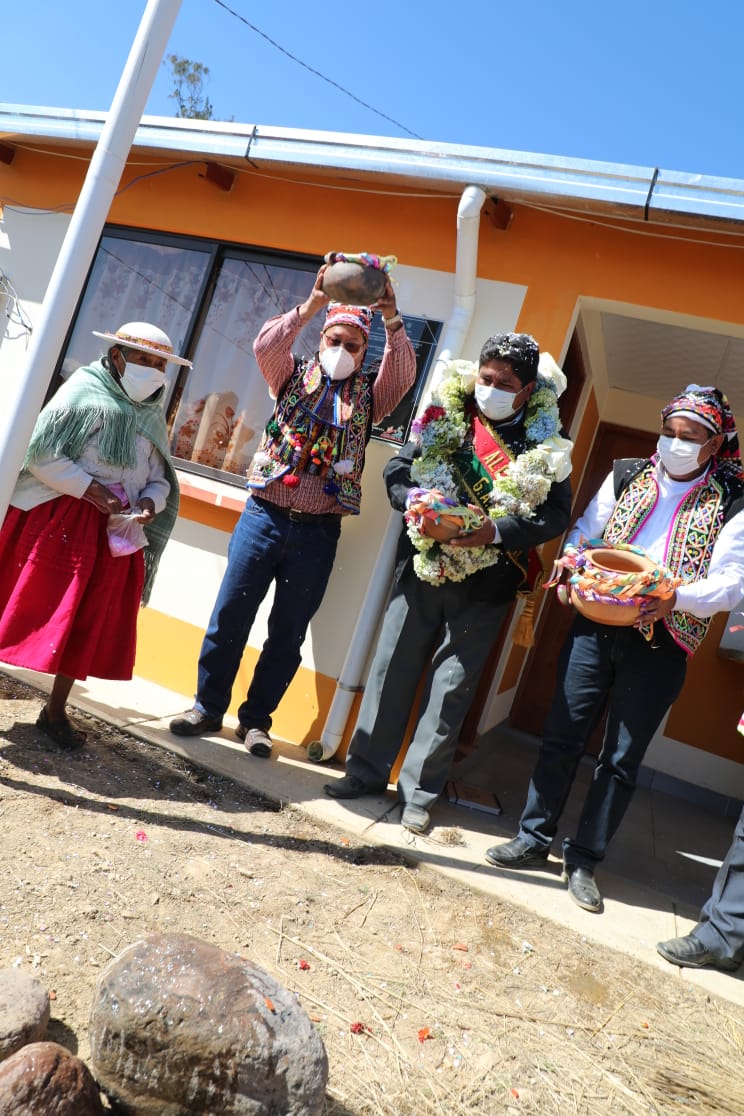 Gobierno entrega 48 viviendas sociales en beneficio de las familias de Chuma en La Paz
