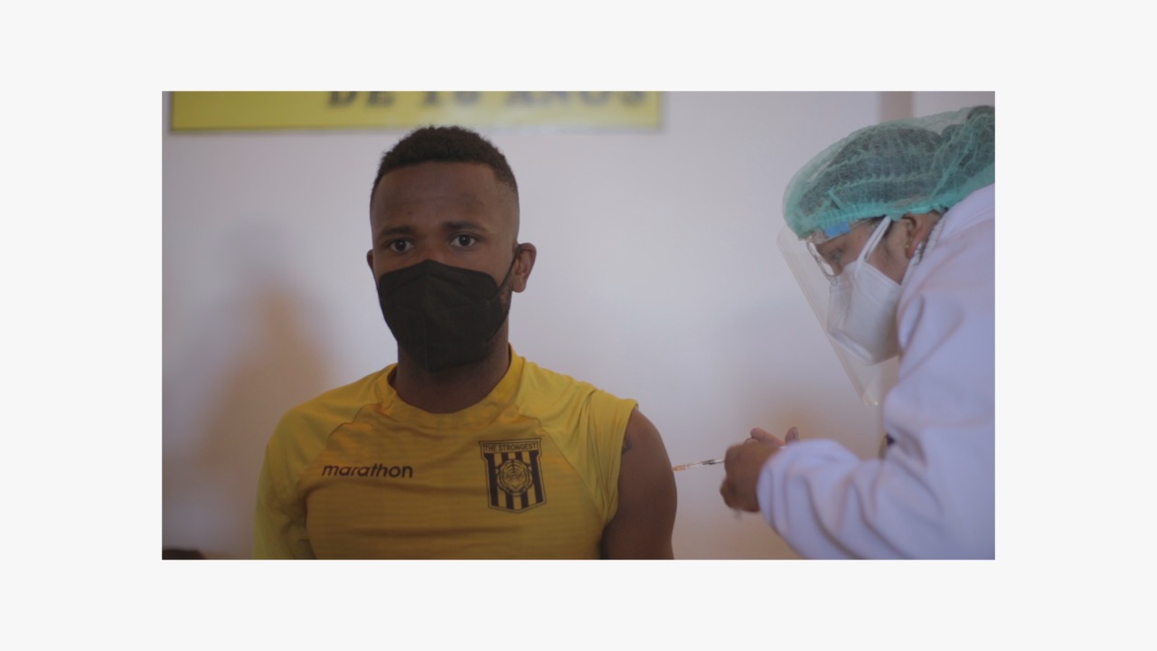 Jugadores de The Strongest se suman a la vacunación contra el COVID-19