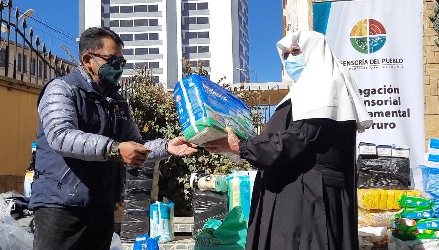 Defensoría del Pueblo entrega ayuda humanitaria al hogar “La Sagrada Familia” en Oruro