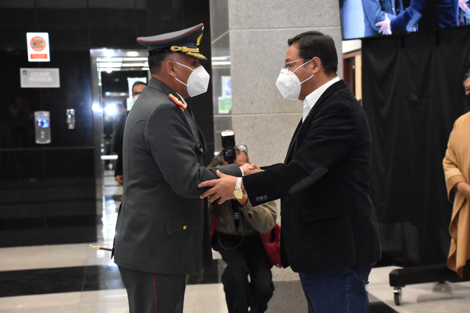 Presidente boliviano destaca apoyo militar a esclarecer golpe y tráfico de armas argentinas