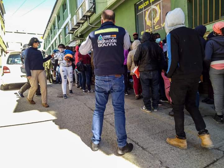 Analizan la entrega de visas de tránsito para ciudadanos haitianos que llegan al país