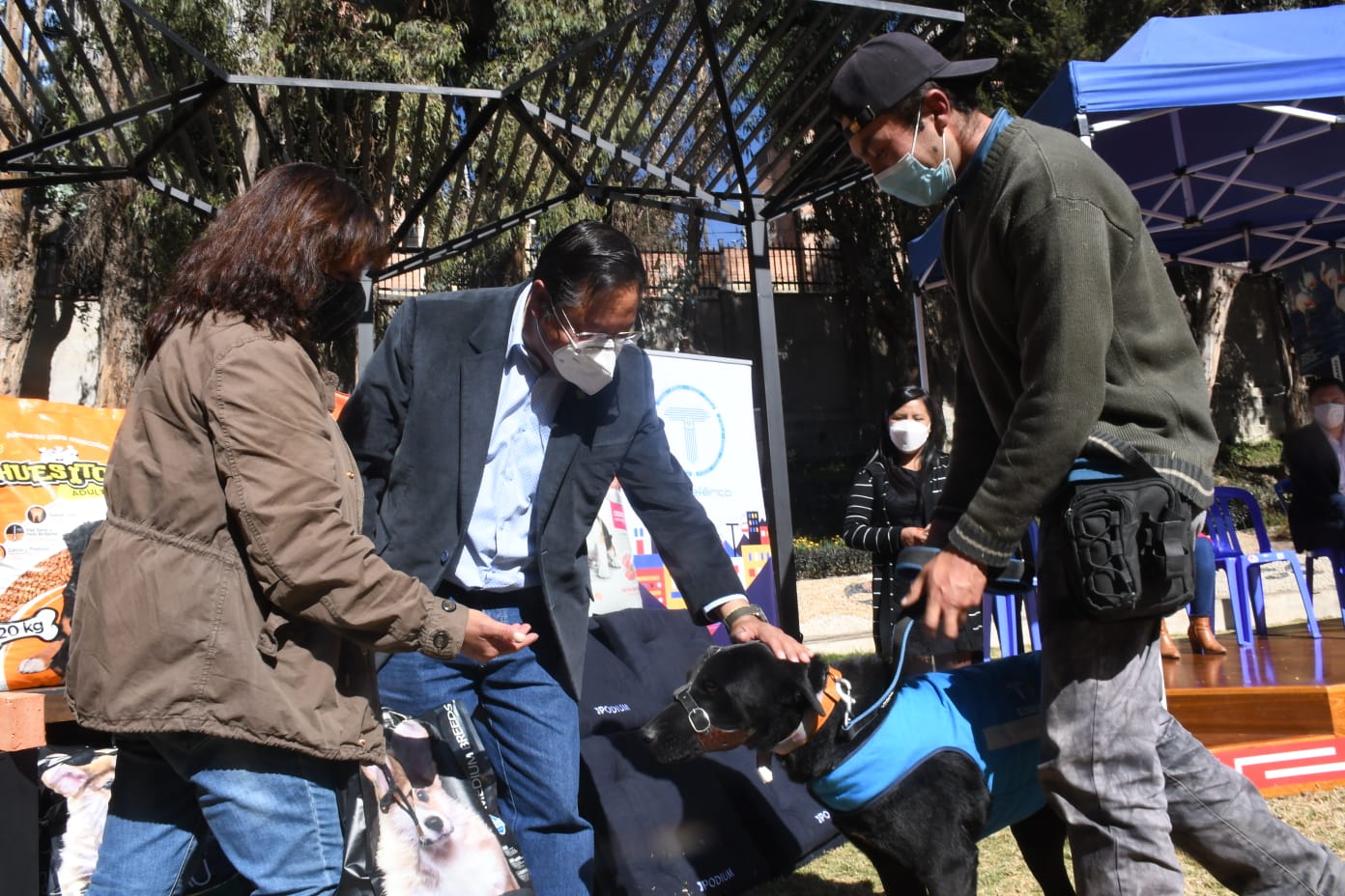 Presidente agasaja a las mascotas en el Día de San Roque